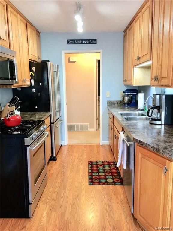 23110 Tuck Road Farmington Hills, MI 48336 - Photo 3 of 28