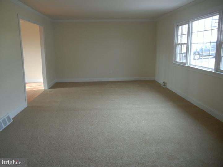 724 Meadowlark Road Audubon, PA 19403 - Photo 3 of 25 Living Room
