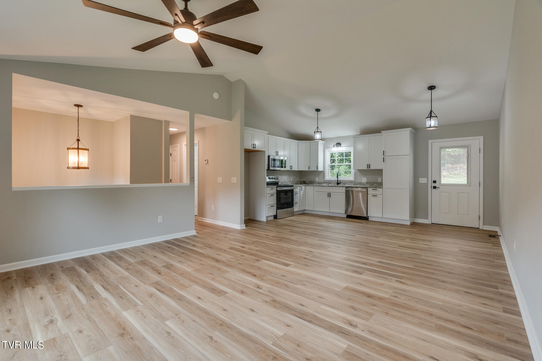 3049 Ridgemont Circle Kingsport, TN 37663 - Photo 5 of 34 007