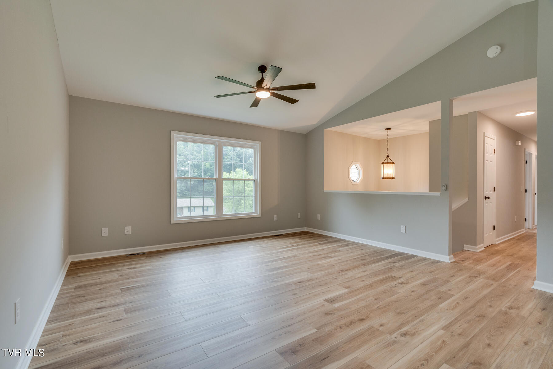 3049 Ridgemont Circle Kingsport, TN 37663 - Photo 8 of 34 006