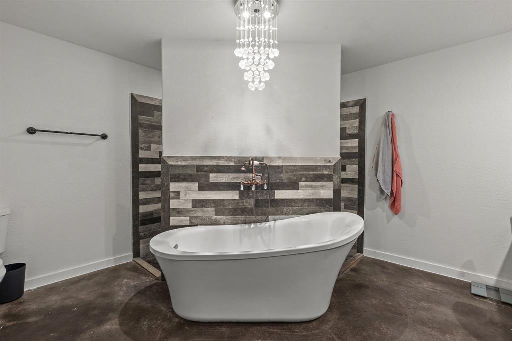 395 Private Road 4219 Decatur, TX 76234 - Photo 19 of 29 a white bath tub sitting in a bathroom