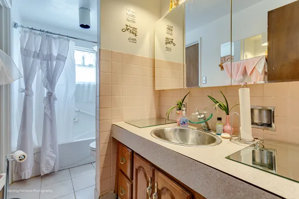 $240,000 | 16904 Old Elm Drive, Country Club Hills, IL 60478