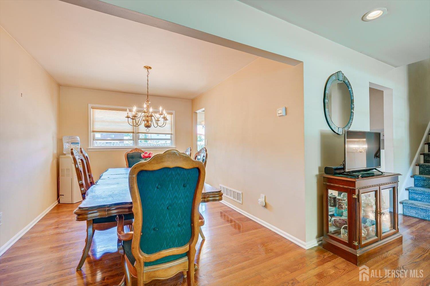 27 Eileen Way Edison, NJ 08837 - Photo 19 of 42