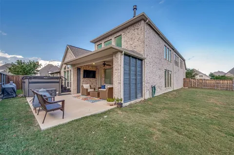 a view of a house with backyard and porch