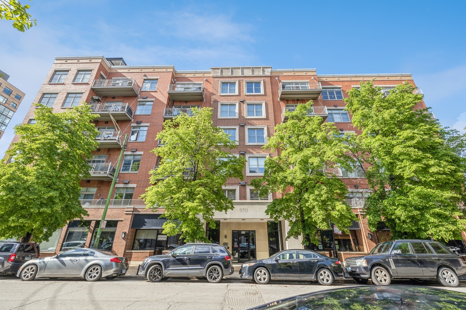 950 West Huron Street, Unit 402 Chicago, IL 60642 - Photo 1 of 11