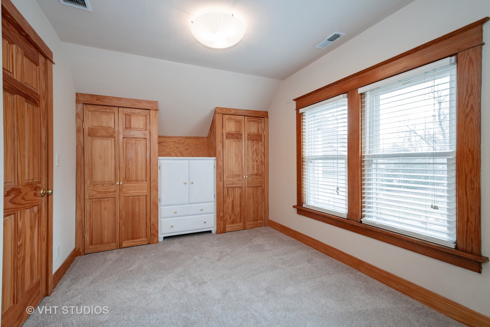2105 Cedar Road Homewood, IL 60430 - Photo 11 of 23 an empty room with windows