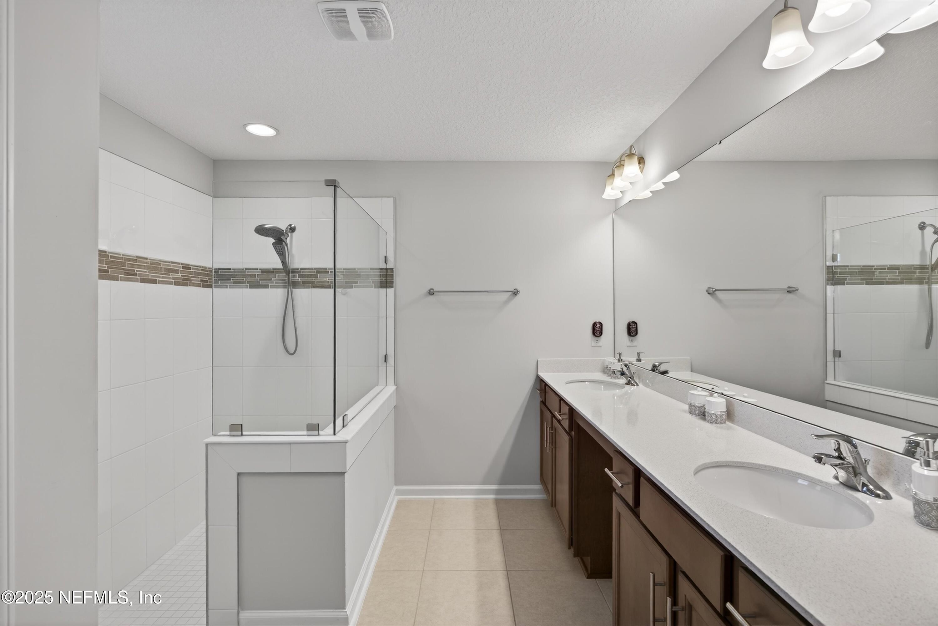 1733 Austin Lk Way Middleburg, FL 32068 - Photo 17 of 37 16-Primary Bathoom A1