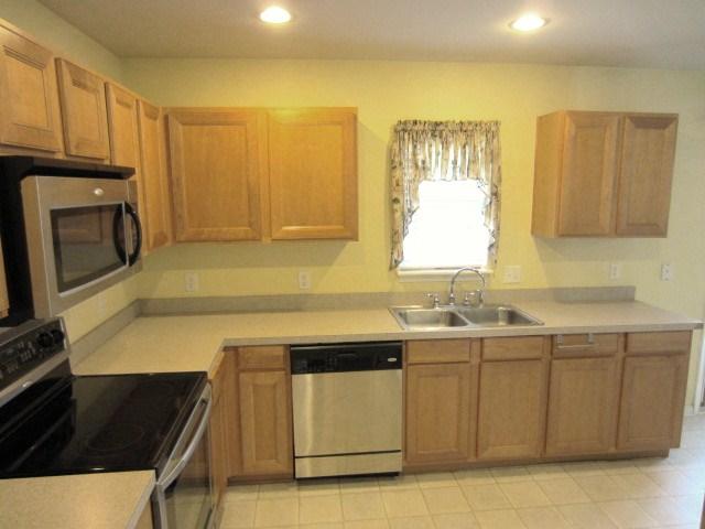 138 Decatur Drive Summerville, SC 29486 - Photo 17 of 84 102