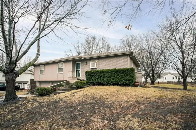 $270,000 | 503 South Harrison Avenue, Raymore, MO 64083