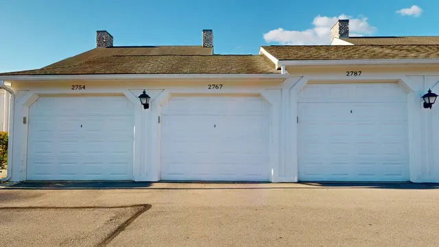 $2,100 | 2767 South Knightsbridge Circle, Ann Arbor, MI 48105