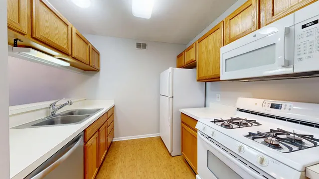 $2,100 | 2767 South Knightsbridge Circle, Ann Arbor, MI 48105