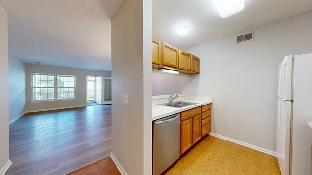 $2,100 | 2767 South Knightsbridge Circle, Ann Arbor, MI 48105