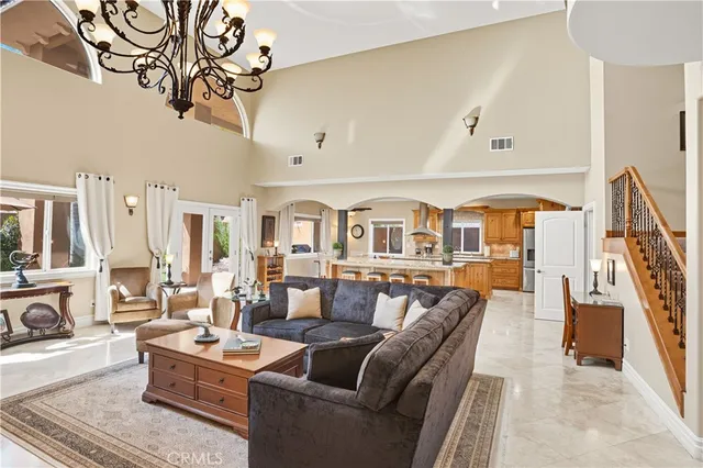 a view of a yard with plants