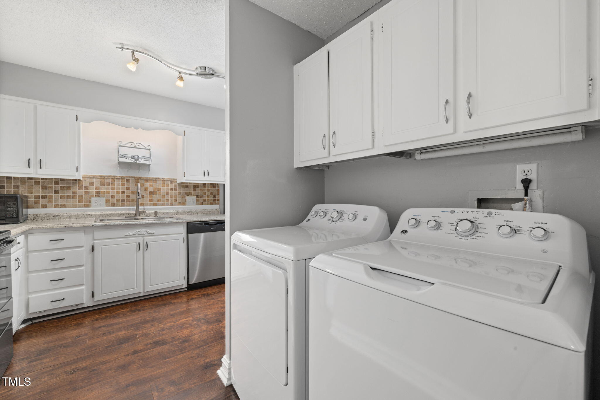 5102 Flint Ridge Place Raleigh, NC 27609 - Photo 11 of 26 25-web-or-mls-7K5A9347 copy