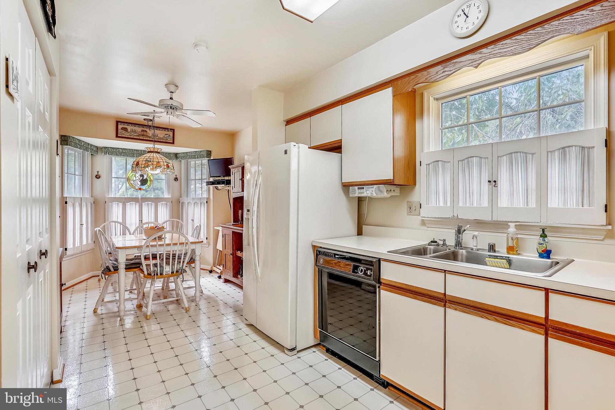 856 Rudder Way Annapolis, MD 21401 - Photo 3 of 35 Kitchen Table Space