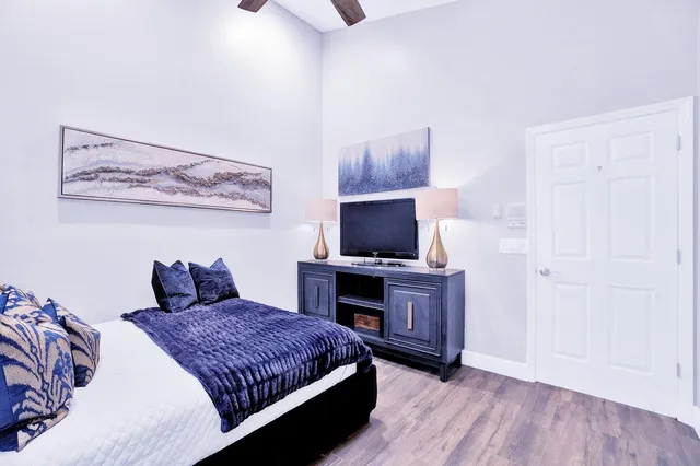 a view of a tennis court