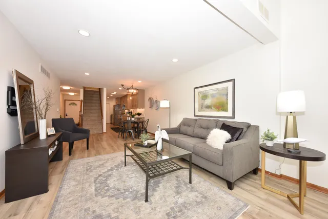 $314,900 | 359 Hartford Square, Unit 5, Hartford, WI 53027