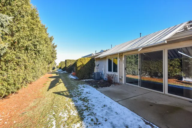 $314,900 | 359 Hartford Square, Unit 5, Hartford, WI 53027