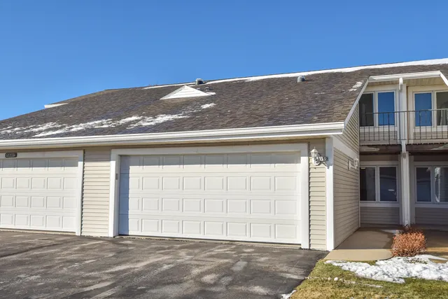 $314,900 | 359 Hartford Square, Unit 5, Hartford, WI 53027