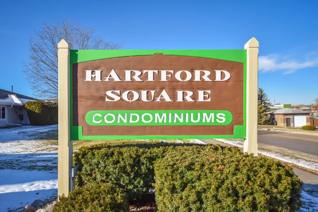 $314,900 | 359 Hartford Square, Unit 5, Hartford, WI 53027