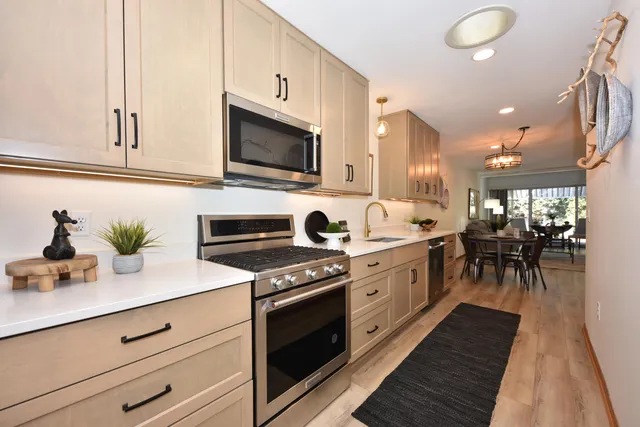 $314,900 | 359 Hartford Square, Unit 5, Hartford, WI 53027