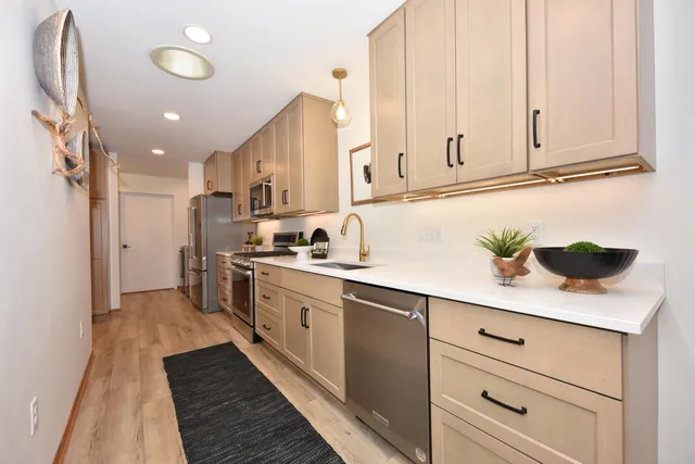 $314,900 | 359 Hartford Square, Unit 5, Hartford, WI 53027