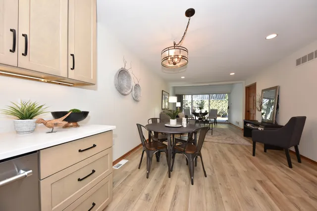 $314,900 | 359 Hartford Square, Unit 5, Hartford, WI 53027