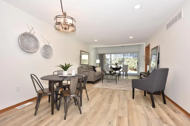 $314,900 | 359 Hartford Square, Unit 5, Hartford, WI 53027