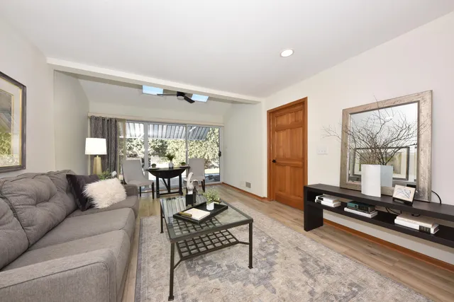 $314,900 | 359 Hartford Square, Unit 5, Hartford, WI 53027