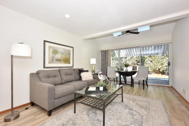 $314,900 | 359 Hartford Square, Unit 5, Hartford, WI 53027