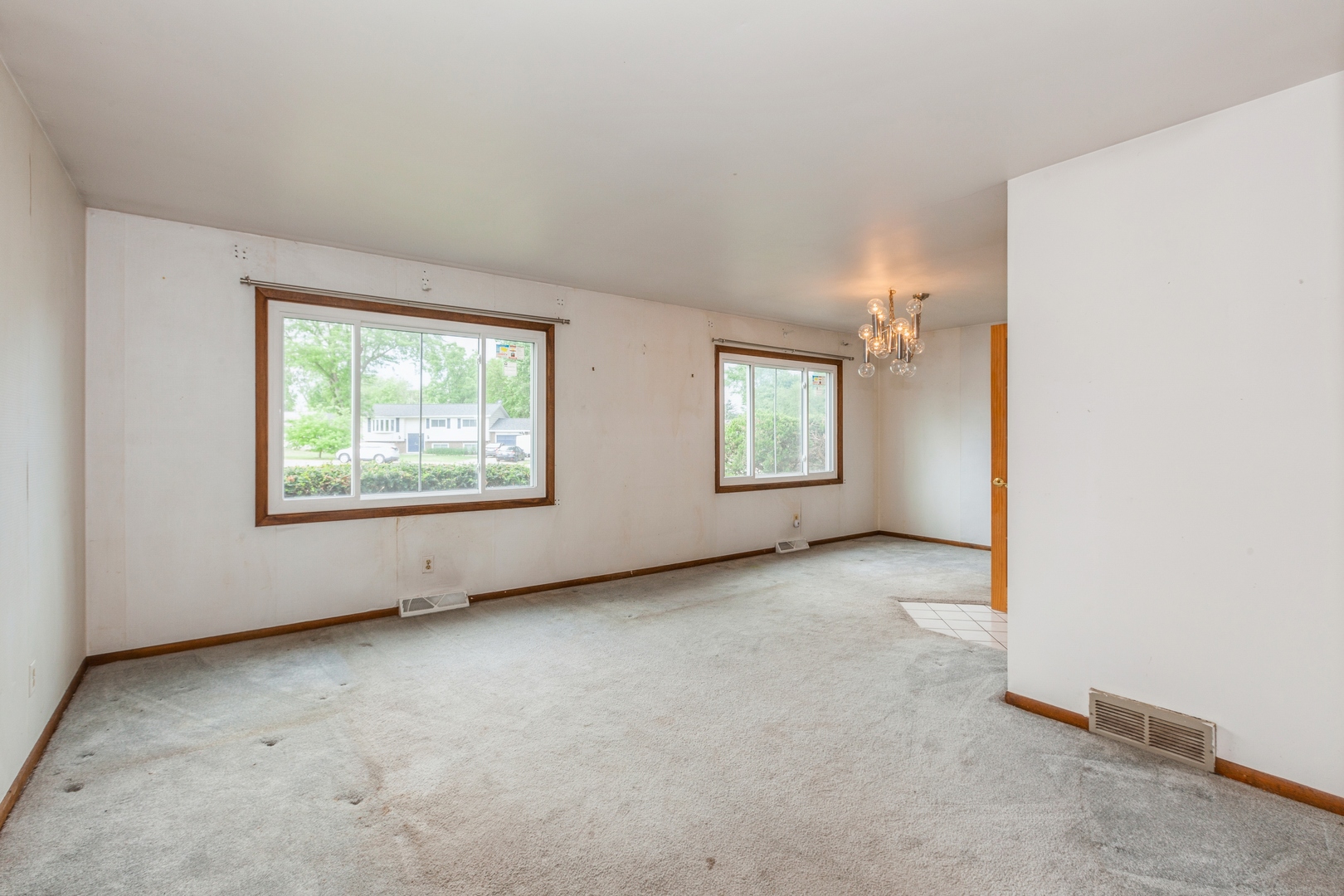1205 Comet Drive Aurora, IL 60505 - Photo 3 of 15 an empty room with windows