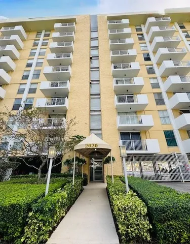 $2,200 | 2020 Northeast 135th Street, Unit 409, North Miami, FL 33181