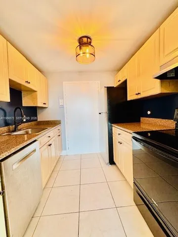 $2,200 | 2020 Northeast 135th Street, Unit 409, North Miami, FL 33181