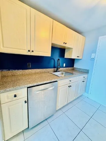 $2,200 | 2020 Northeast 135th Street, Unit 409, North Miami, FL 33181
