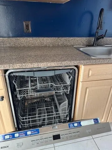 $2,200 | 2020 Northeast 135th Street, Unit 409, North Miami, FL 33181