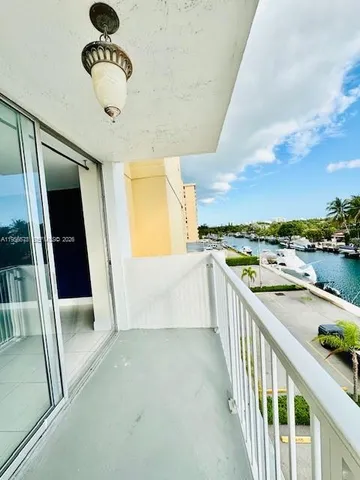 $2,200 | 2020 Northeast 135th Street, Unit 409, North Miami, FL 33181
