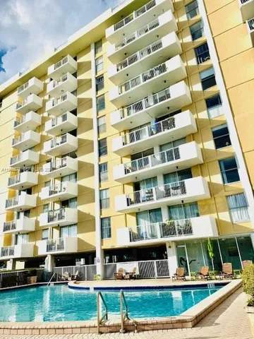 $2,200 | 2020 Northeast 135th Street, Unit 409, North Miami, FL 33181