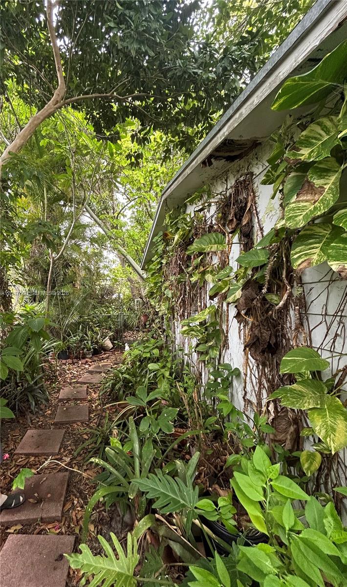 8285 Southwest 47th Street Miami, FL 33155 - Photo 12 of 18