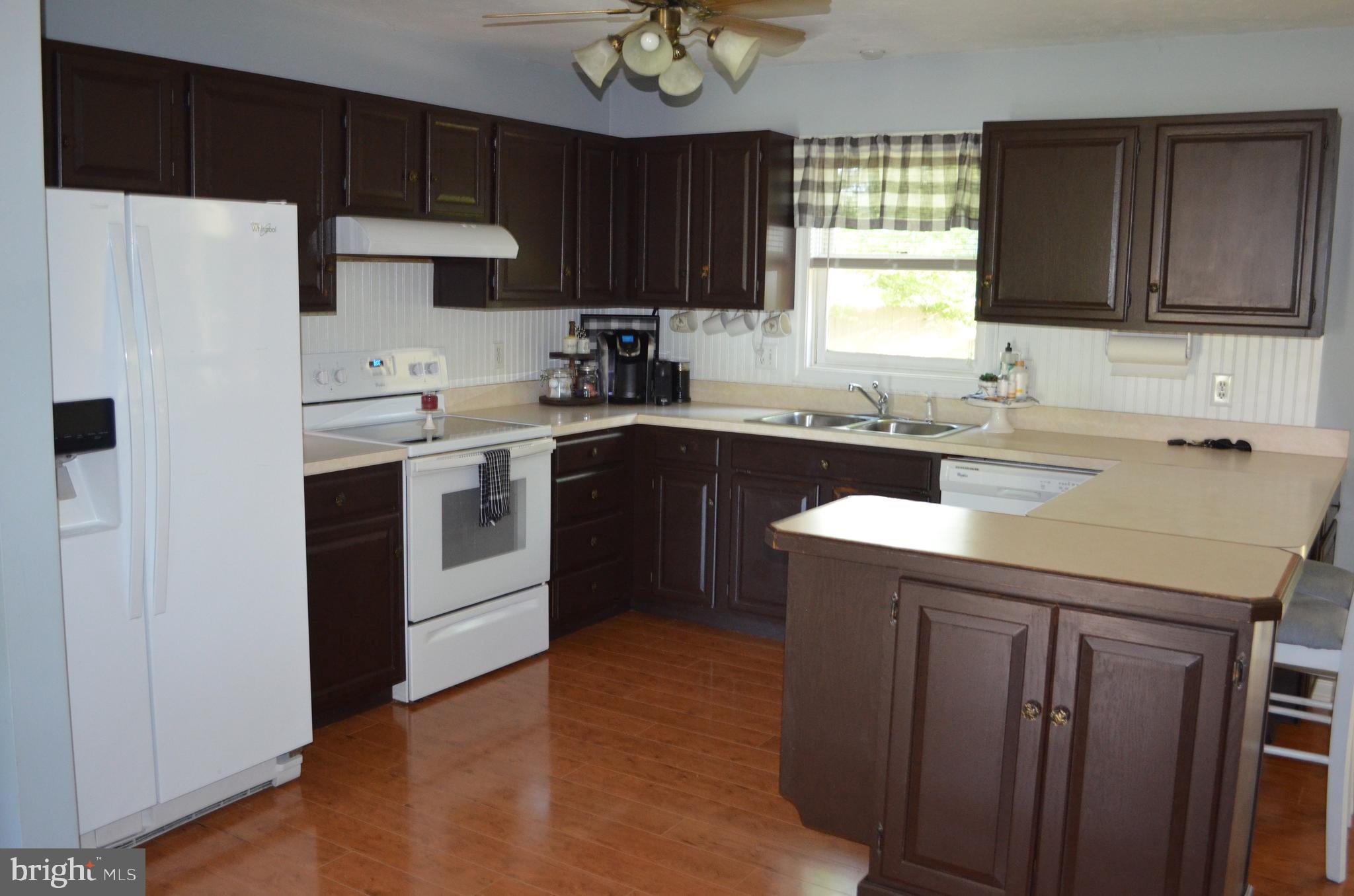 78 Allen Road Ephrata, PA 17522 - Photo 3 of 17 Open kitchen concept with breakfast bar