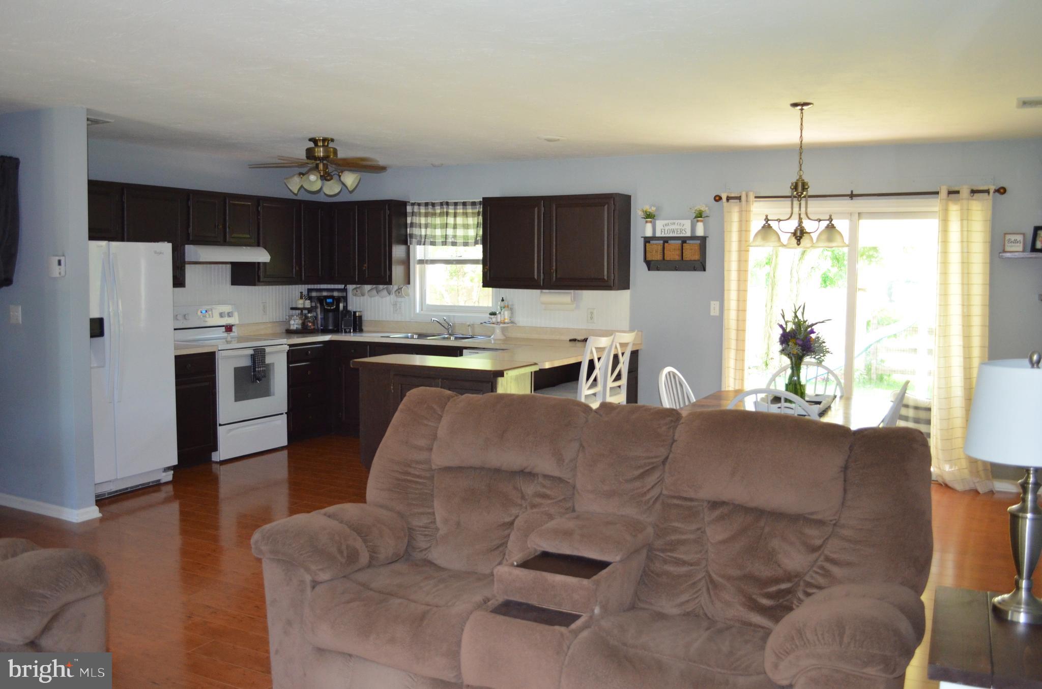 78 Allen Road Ephrata, PA 17522 - Photo 5 of 17 Open floor plan with dining area