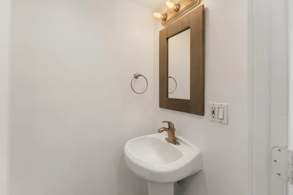 $1,395 | 3539 East Palm Lane, Phoenix, AZ 85008