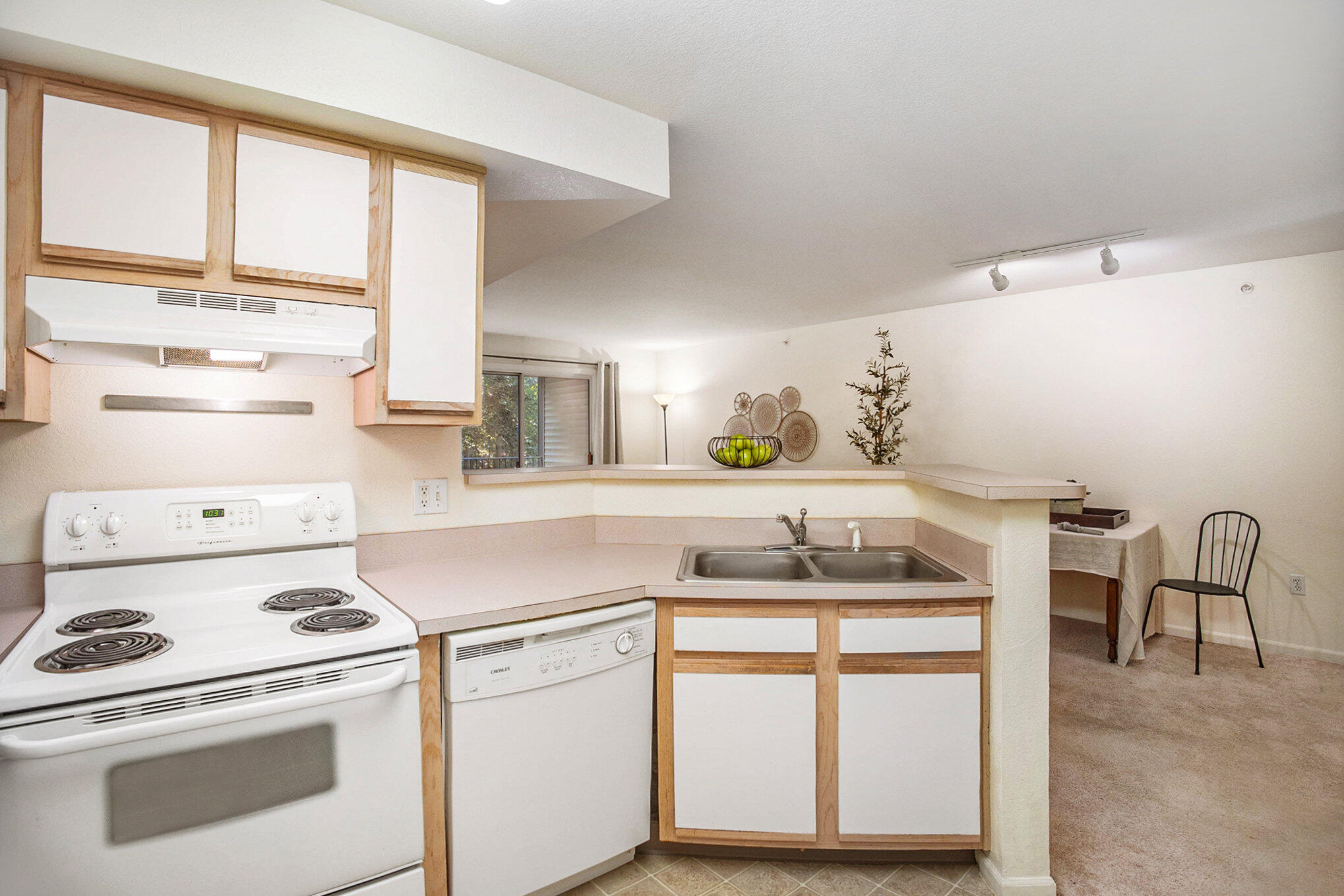 18372 North Ridge Court, Unit 15 Spring Lake, MI 49456 - Photo 8 of 30 Kitchen