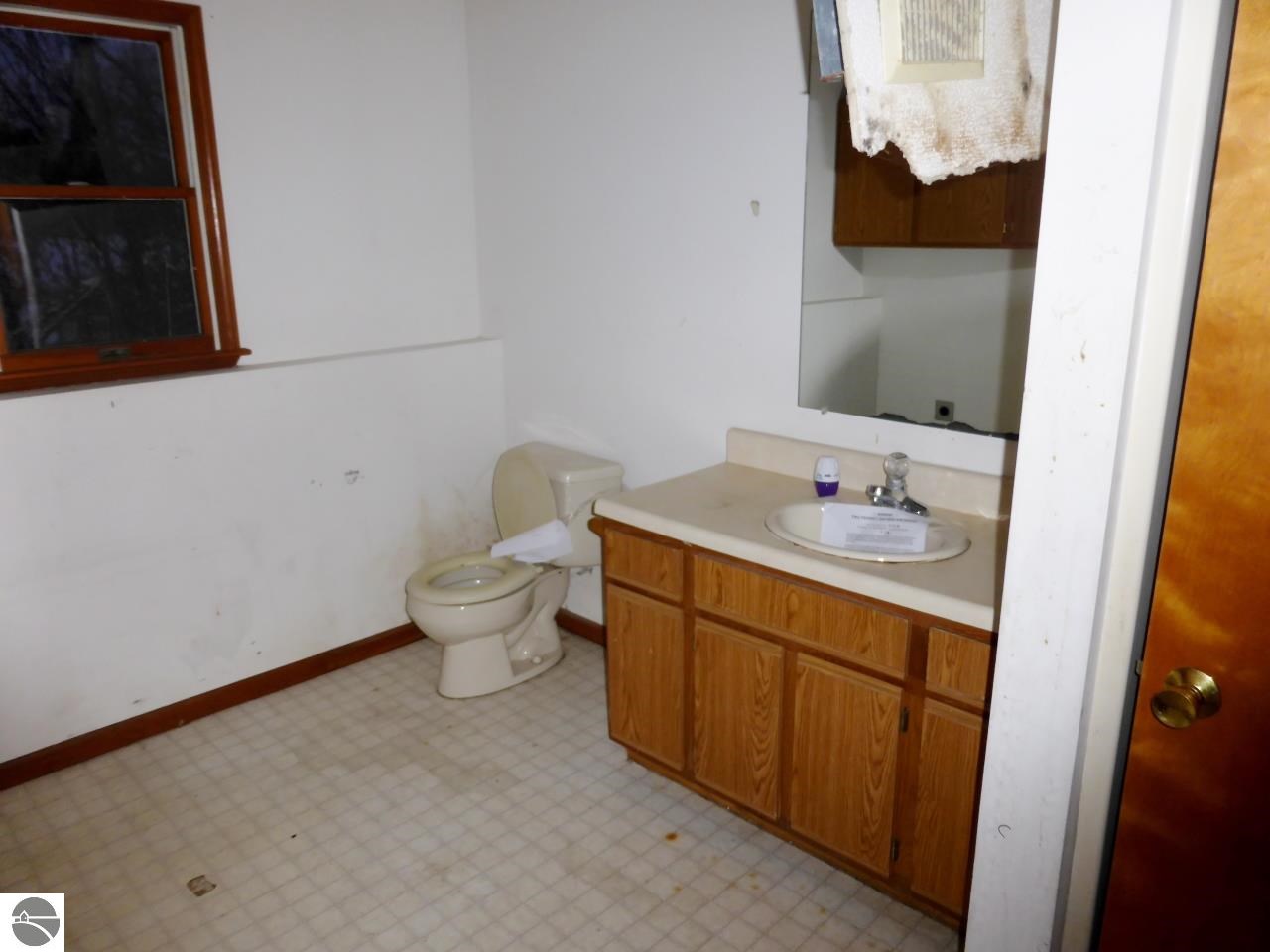 10037 East Fort Road Suttons Bay, MI 49682 - Photo 21 of 40 1793911-20.JPG