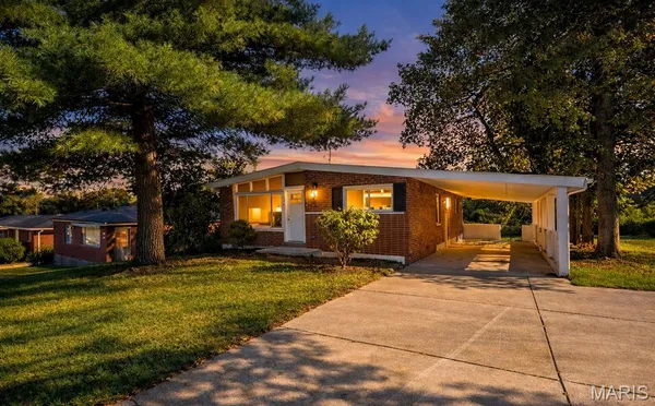 $162,500 | 2142 Sun Valley Drive, St. Louis, MO 63136