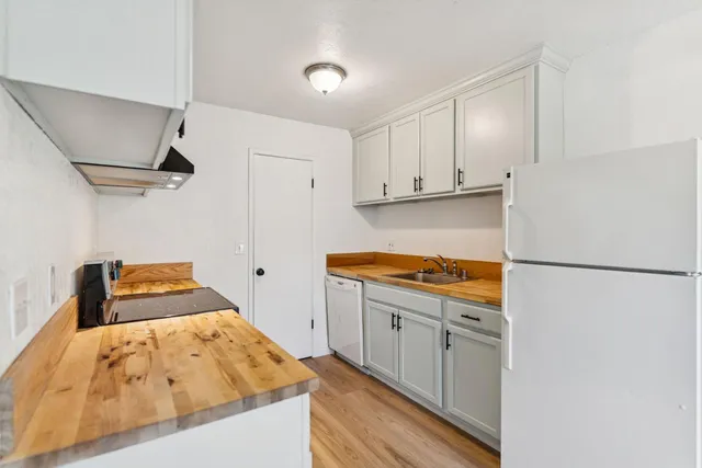 $225,000 | 303 East Bullard Avenue, Unit 122, Fresno, CA 93710