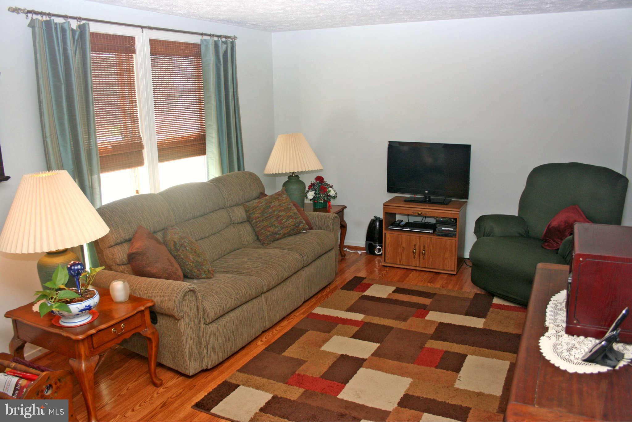 127 Cove Point Road Lusby, MD 20657 - Photo 5 of 27 Spacious living room