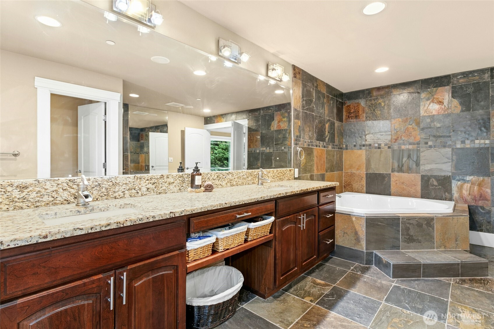 18634 92nd Avenue Northeast Bothell, WA 98011 - Photo 29 of 40