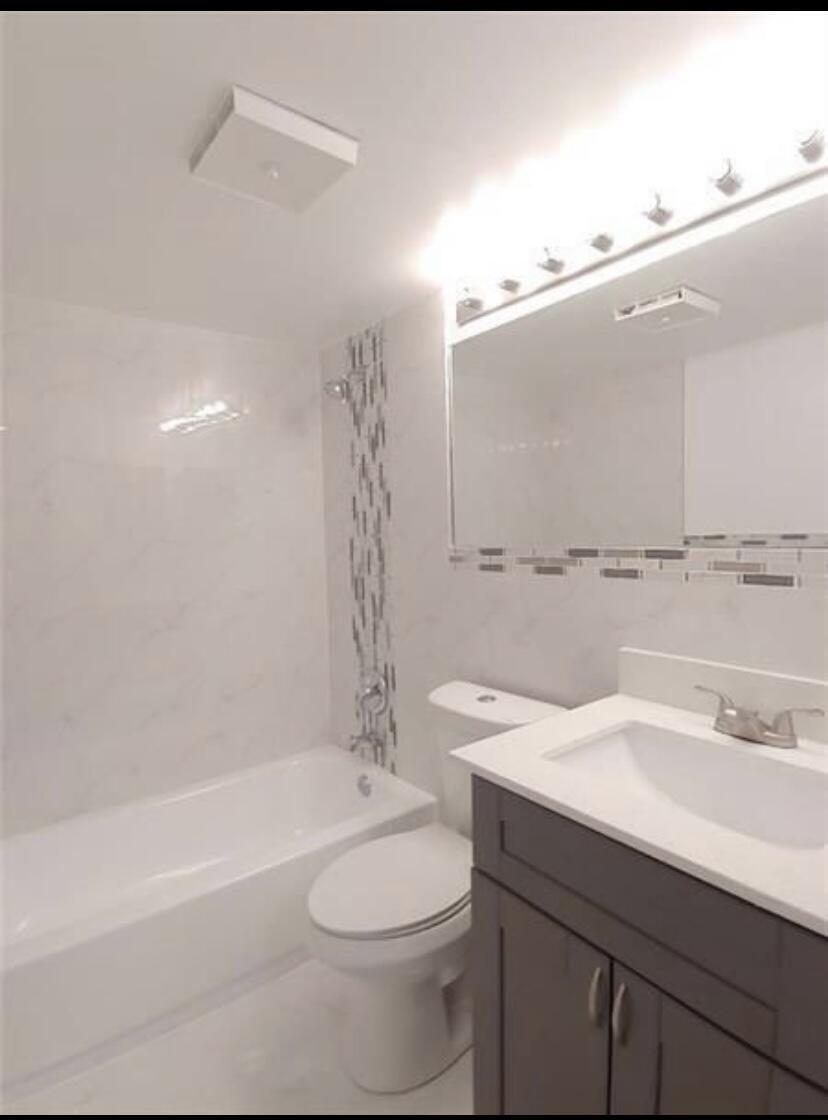 9903 Three Lakes Circle Boca Raton, FL 33428 - Photo 8 of 19 18ABE3C4-808F-40C9-817D-306F31E28EC5