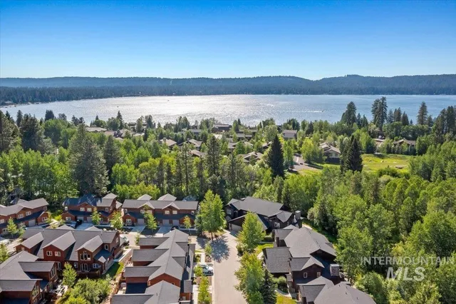 $1,372,000 | 622 Blue Water Circle, McCall, ID 83638