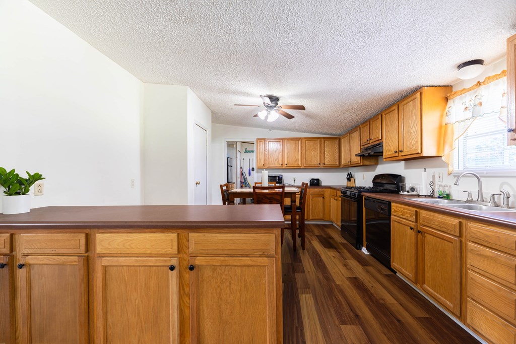 17 Miles Strip Fort Mitchell, AL 36856 - Photo 5 of 17 Kitchen